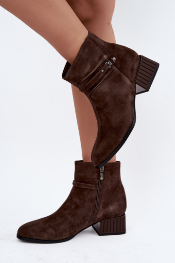 Botines de mujer de ante sintético Klocke aislados D&A CR62-3476 en color marrón