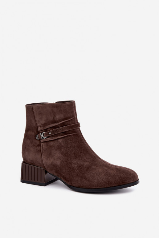 Botines de mujer de ante sintético Klocke aislados D&A CR62-3476 en color marrón
