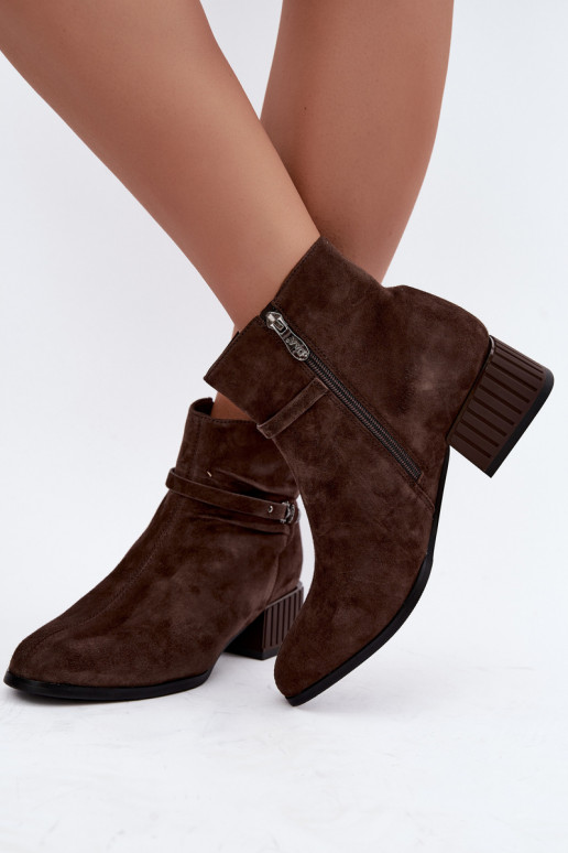 Botines de mujer de ante sintético Klocke aislados D&A CR62-3476 en color marrón