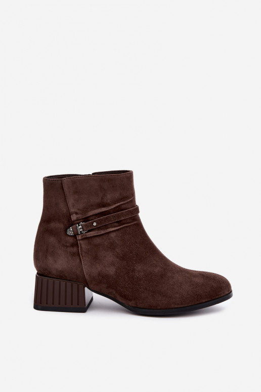 Botines de mujer de ante sintético Klocke aislados D&A CR62-3476 en color marrón