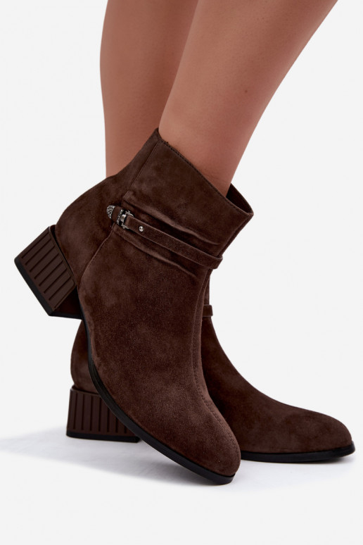 Botines de mujer de ante sintético Klocke aislados D&A CR62-3476 en color marrón