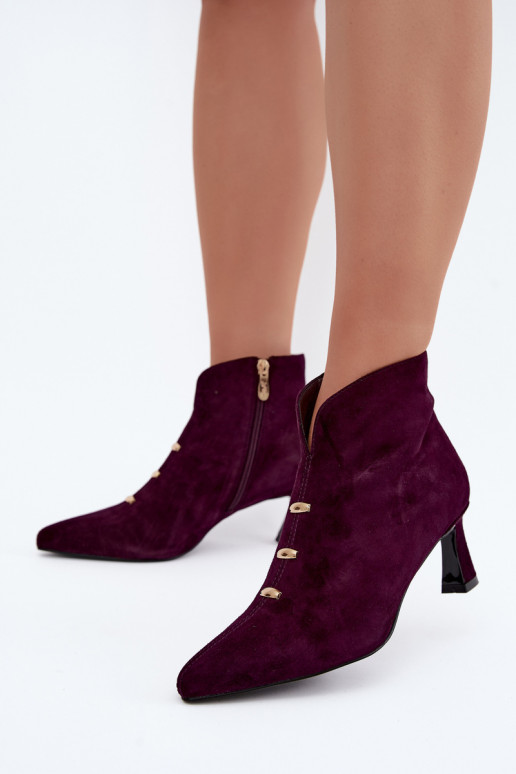 Zapatos de cuero de ante para mujer aislados con tacones D&A CR62-3496 en color ciruela