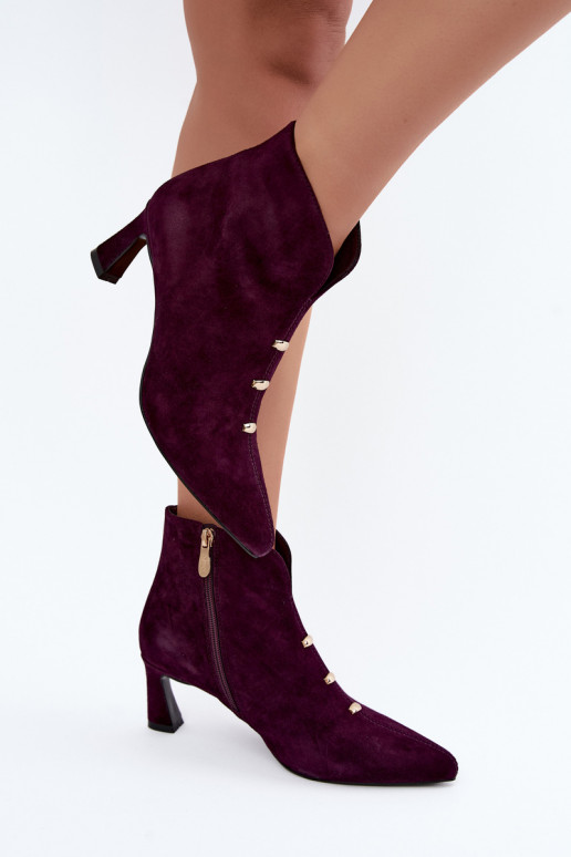 Zapatos de cuero de ante para mujer aislados con tacones D&A CR62-3496 en color ciruela