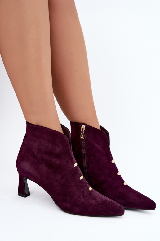 Zapatos de cuero de ante para mujer aislados con tacones D&A CR62-3496 en color ciruela