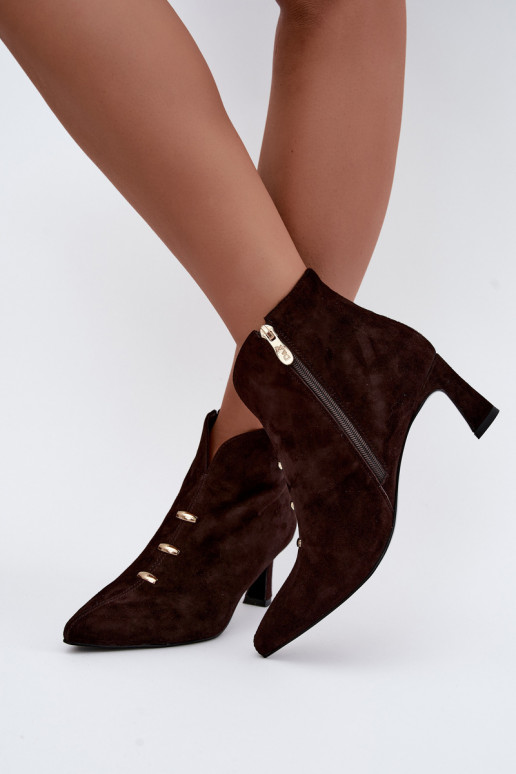 Zapatos de cuero de ante para mujer aislados con tacones D&A CR62-3496 en color chocolate