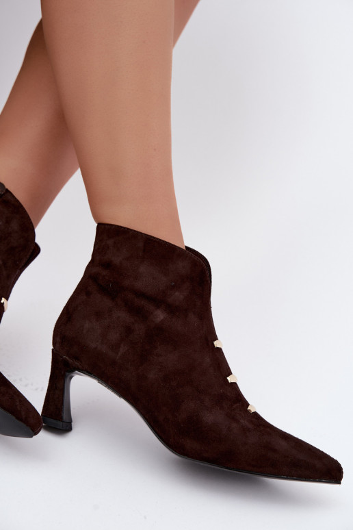 Zapatos de cuero de ante para mujer aislados con tacones D&A CR62-3496 en color chocolate