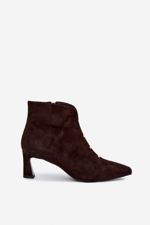 Zapatos de cuero de ante para mujer aislados con tacones D&A CR62-3496 en color chocolate