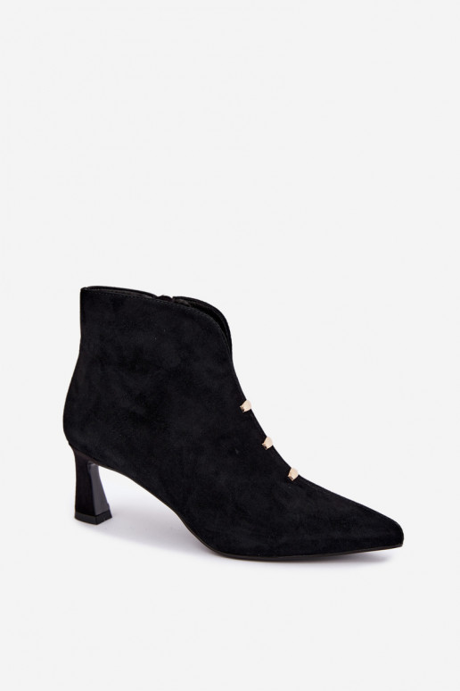 Zapatos de cuero de ante para mujer aislados con tacones D&A CR62-3496 en color negro