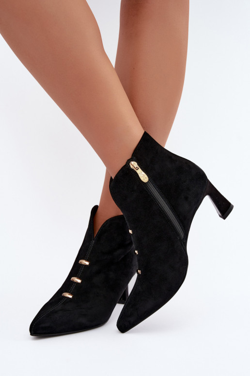 Zapatos de cuero de ante para mujer aislados con tacones D&A CR62-3496 en color negro