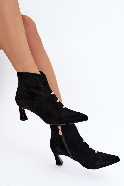 Zapatos de cuero de ante para mujer aislados con tacones D&A CR62-3496 en color negro