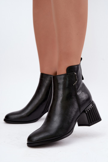 Botines de cuero con tacones aislados D&A CR62-3442 en color negro