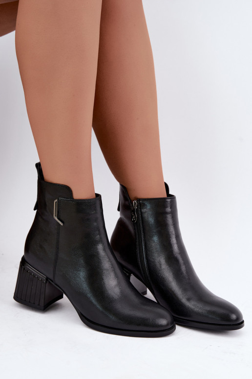 Botines de cuero con tacones aislados D&A CR62-3442 en color negro