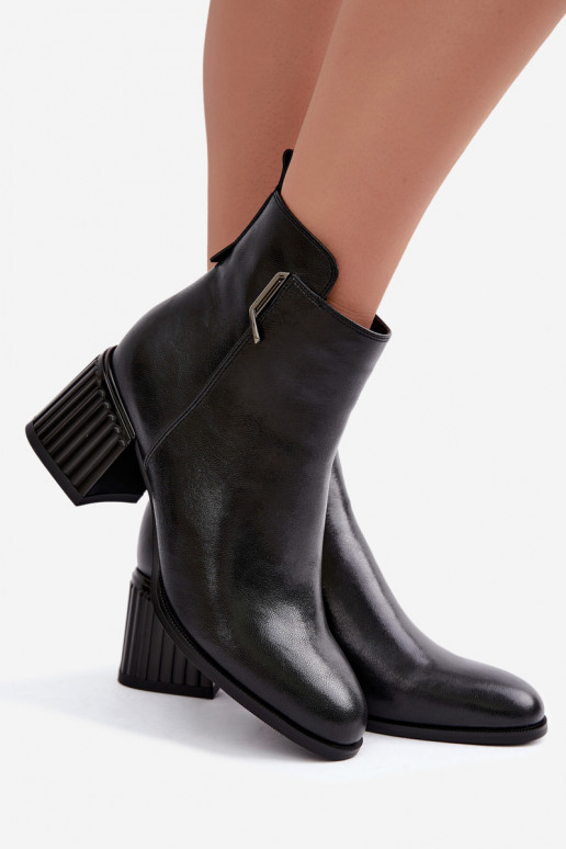 Botines de cuero con tacones aislados D&A CR62-3442 en color negro