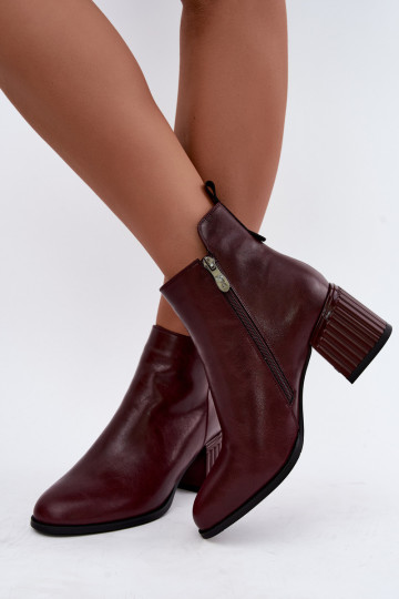 Botines de cuero con tacones aislados D&A CR62-3442 en color burdeos