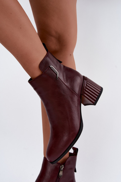 Botines de cuero con tacones aislados D&A CR62-3442 en color burdeos