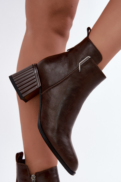 Botines de cuero con tacones aislados D&A CR62-3442 en color chocolate