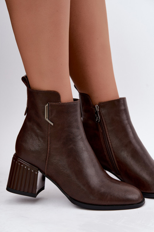 Botines de cuero con tacones aislados D&A CR62-3442 en color chocolate