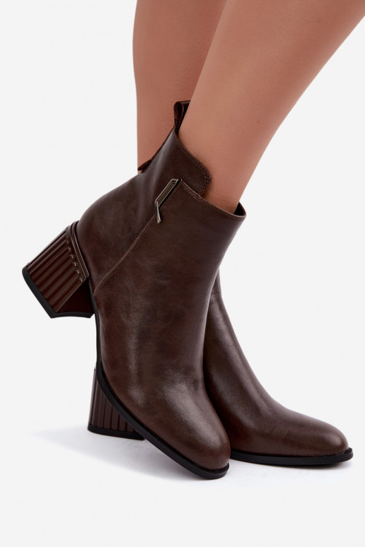 Botines de cuero con tacones aislados D&A CR62-3442 en color chocolate