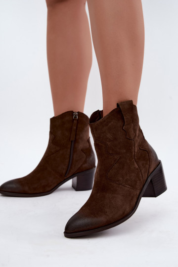 Botas de ante aisladas de estilo cowboy D&A CR62-3395 en color chocolate 2