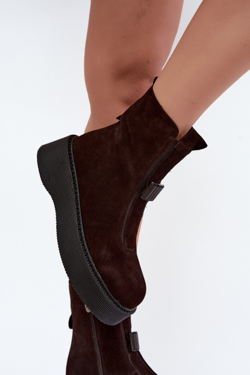 Botines de ante sintético con plataforma aislados D&A CR62-3448 en color chocolate