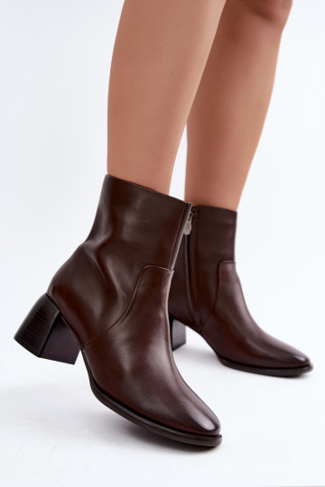 Botines aislados con tacones de cuero natural CR62-3391 chocolate