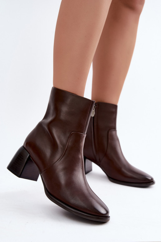 Botines aislados con tacones de cuero natural CR62-3391 chocolate