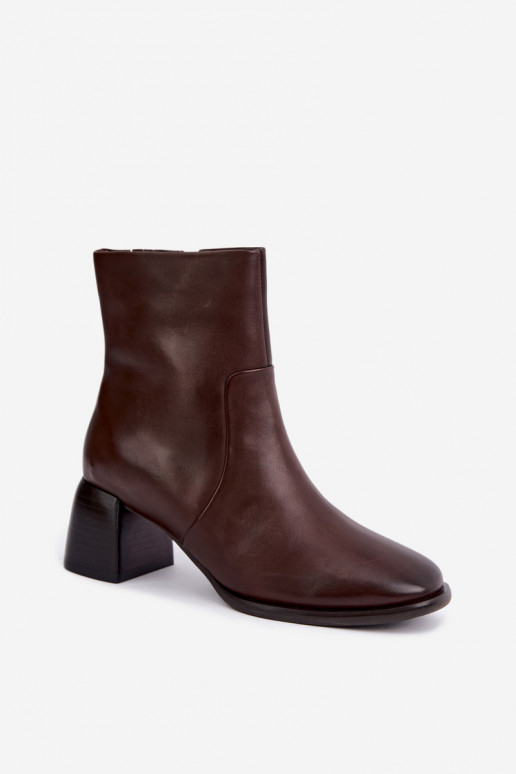 Botines aislados con tacones de cuero natural CR62-3391 chocolate