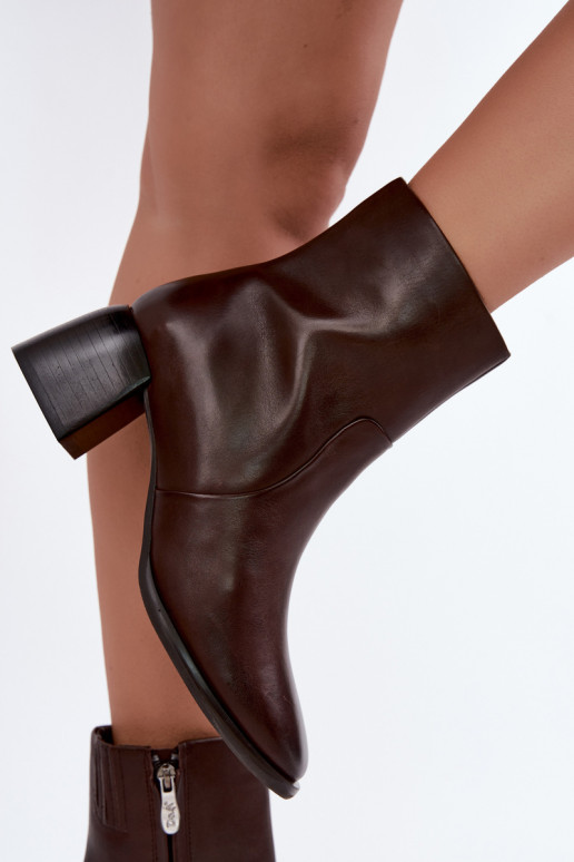 Botines aislados con tacones de cuero natural CR62-3391 chocolate