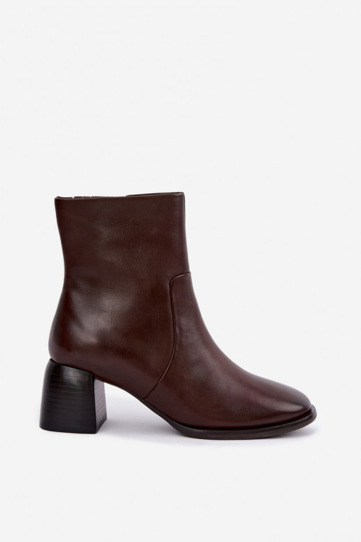 Botines aislados con tacones de cuero natural CR62-3391 chocolate