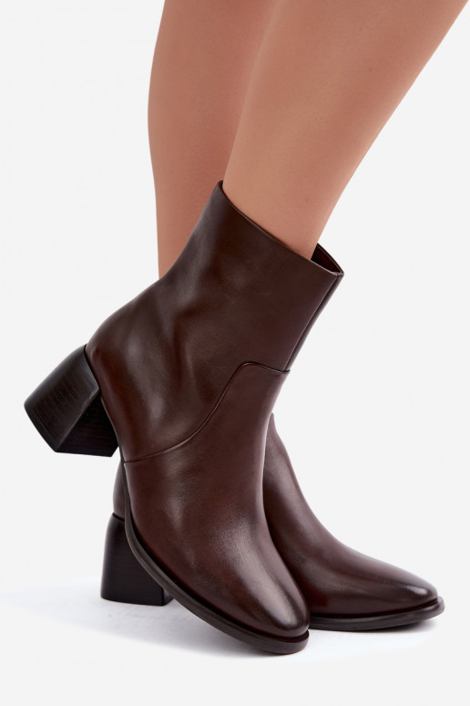 Botines aislados con tacones de cuero natural CR62-3391 chocolate