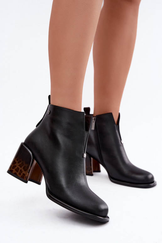 Botines aislados de cuero sintético para mujer con tacones GOE UU2N4204 negros