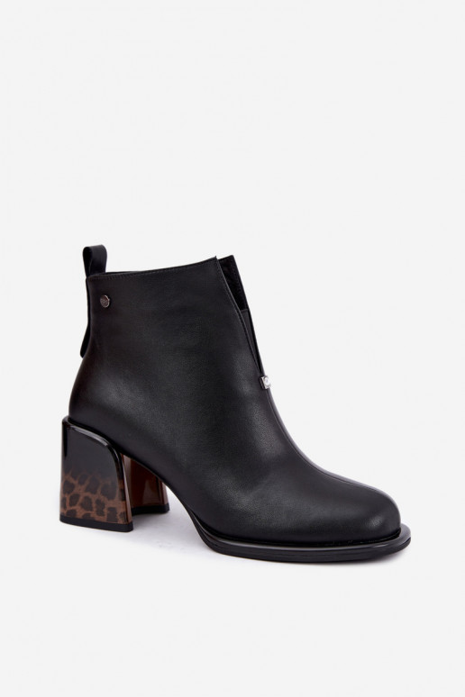 Botines aislados de cuero sintético para mujer con tacones GOE UU2N4204 negros