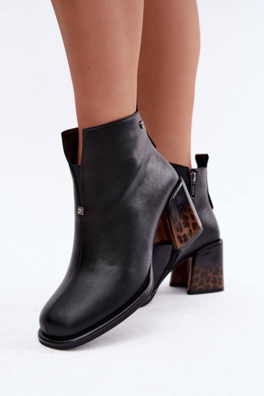 Botines aislados de cuero sintético para mujer con tacones GOE UU2N4204 negros