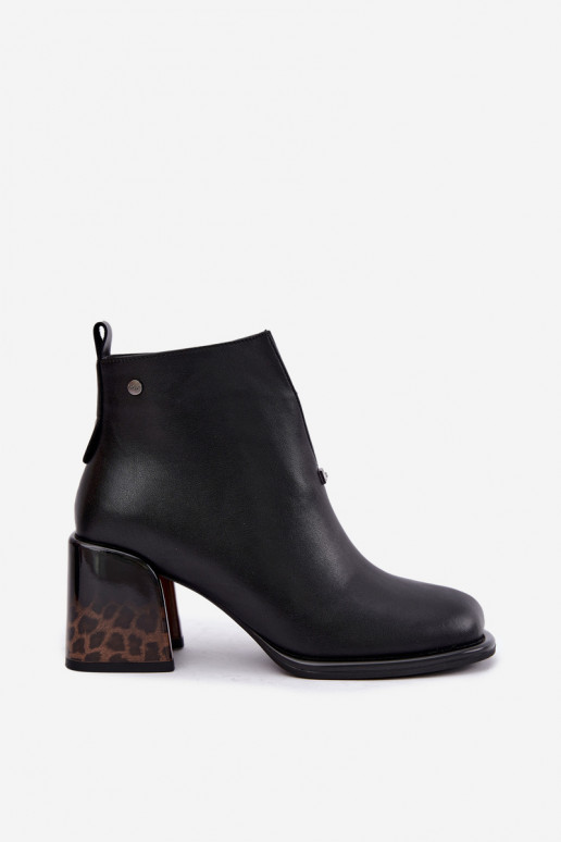 Botines aislados de cuero sintético para mujer con tacones GOE UU2N4204 negros