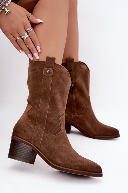 botines aislados de estilo vaquero con tacones Vinceza 133106 en marrón