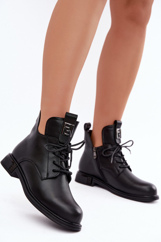 botines aislados con tacones anchos y adornos D&A MK62-7034 en negro