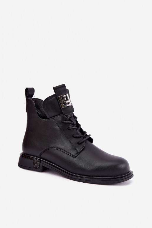 botines aislados con tacones anchos y adornos D&A MK62-7034 en negro