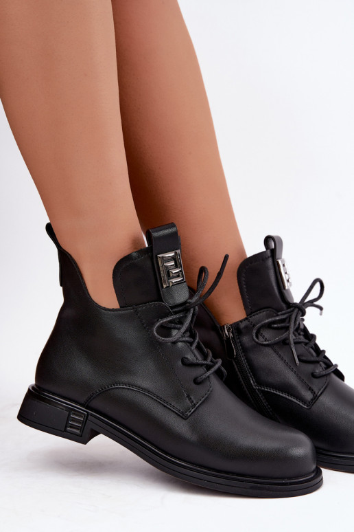 botines aislados con tacones anchos y adornos D&A MK62-7034 en negro
