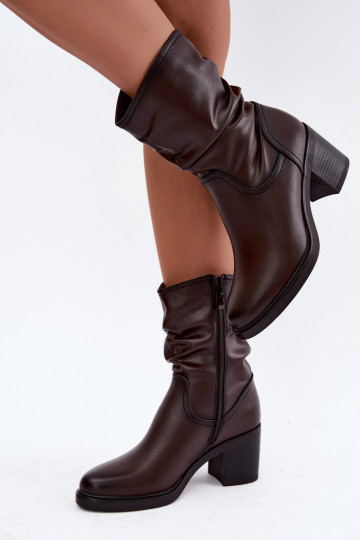 botines aislados con volantes y tacones Sergio Leone BT-60 en chocolate