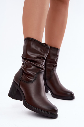 botines aislados con volantes y tacones Sergio Leone BT-60 en chocolate 2