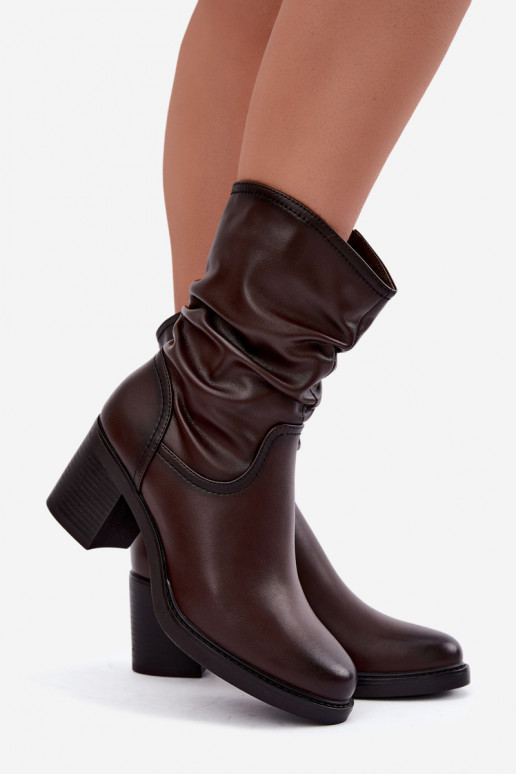 botines aislados con volantes y tacones Sergio Leone BT-60 en chocolate