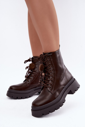 botas aisladas con pompones esponjosos en chocolate Faresse 2