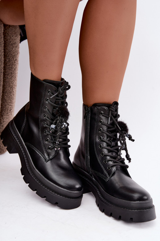 botas aisladas con pompones esponjosos en negro Faresse