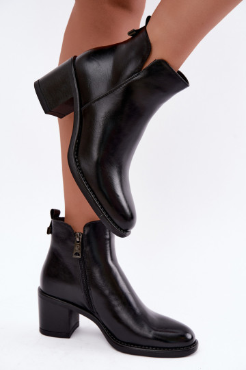 Botines aislados con tacones en negro Vinceza 58650