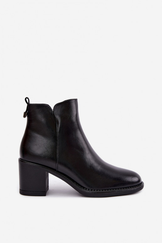 Botines aislados con tacones en negro Vinceza 58650