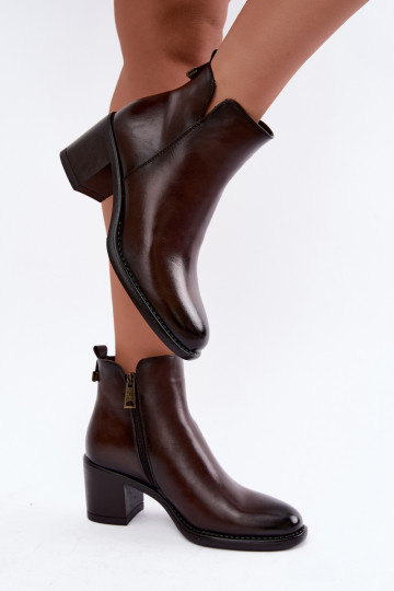 Botines aislados con tacones en marrón oscuro Vinceza 58650