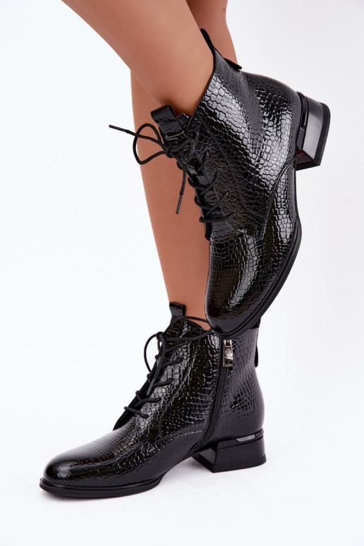 Botines con efecto charol y relieve aislados en negro Vinceza 58659