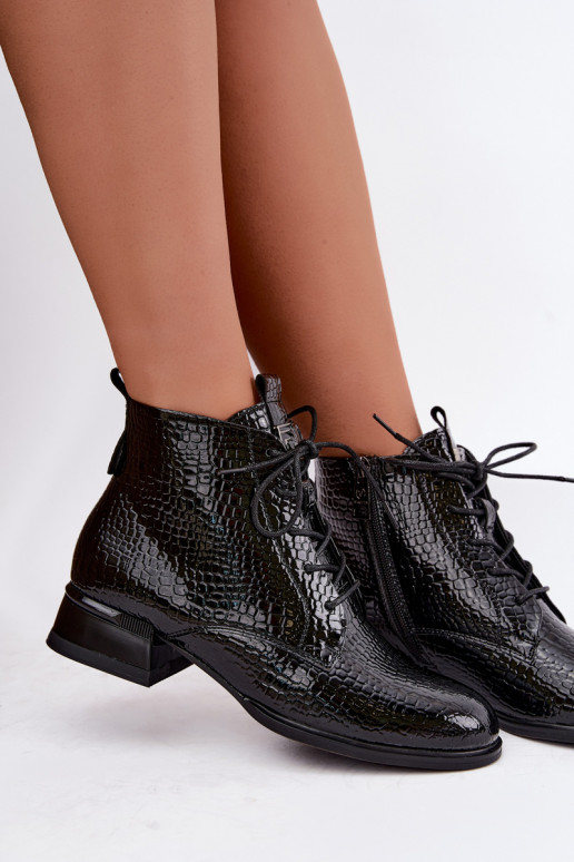 Botines con efecto charol y relieve aislados en negro Vinceza 58659