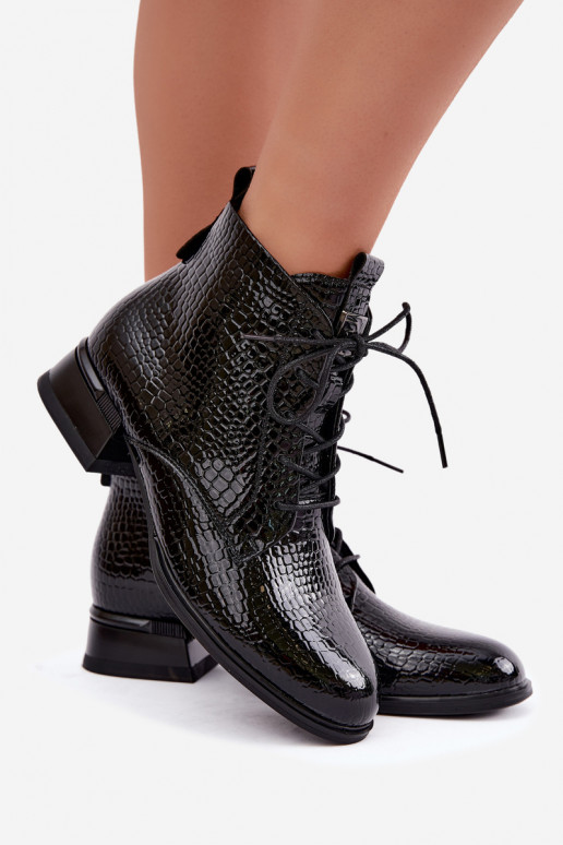 Botines con efecto charol y relieve aislados en negro Vinceza 58659