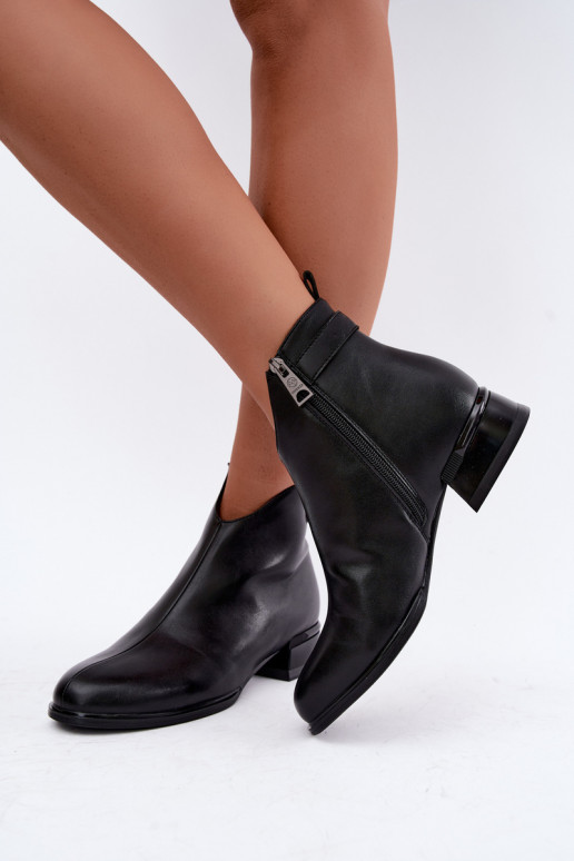 Botines aislados con cintas decorativas en negro Vinceza 58692